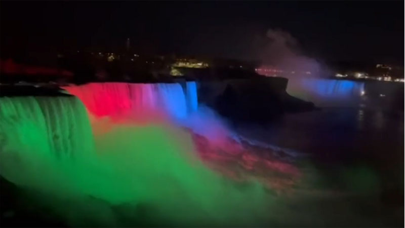 Məşhur Niaqara Şəlaləsi Azərbaycan bayrağının rənglərində (FOTO/VİDEO)