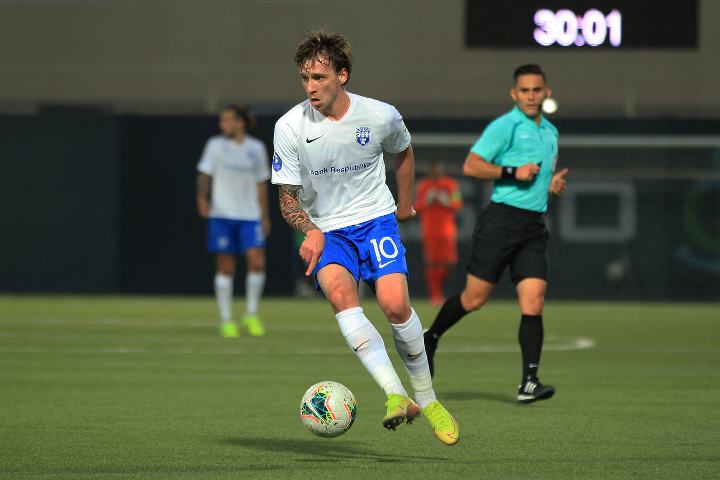 Üç klubumuzda oynamış əcnəbi futbolçunun Azərbaycandan çıxışına qadağa qoyuldu