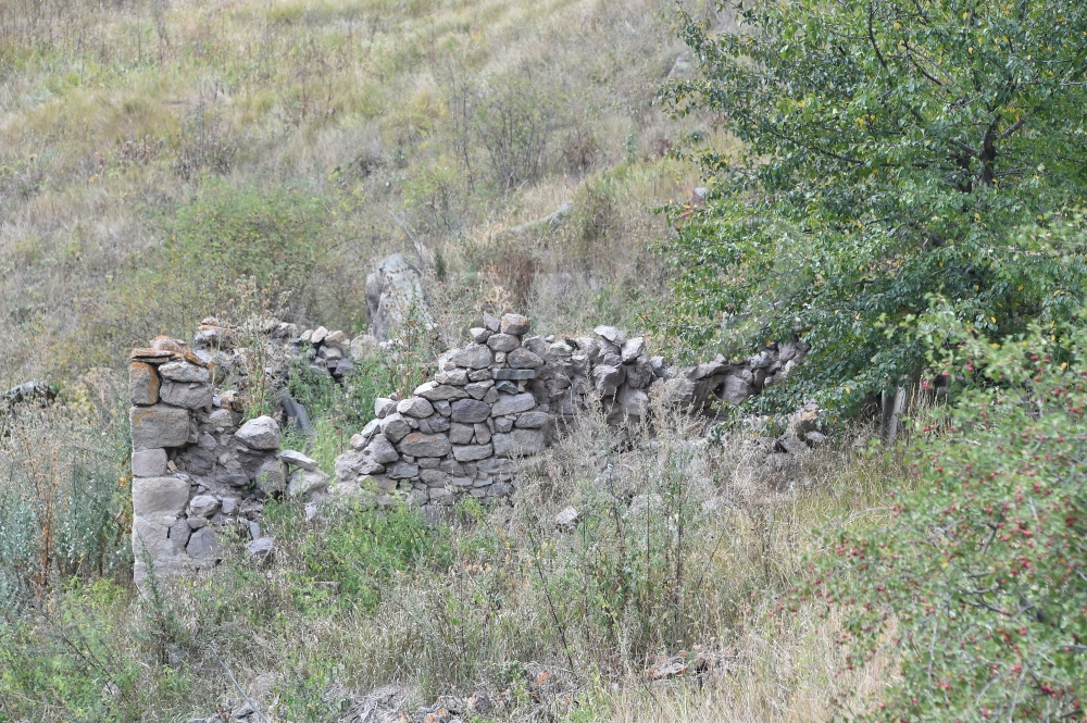 Ermənilərin viran qoyduğu Kəlbəcərin Armudlu kəndi (FOTOLAR)