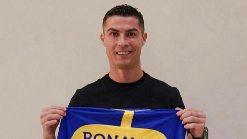 Futbol tarixinin ən çox qazanan oyunçusu oldu