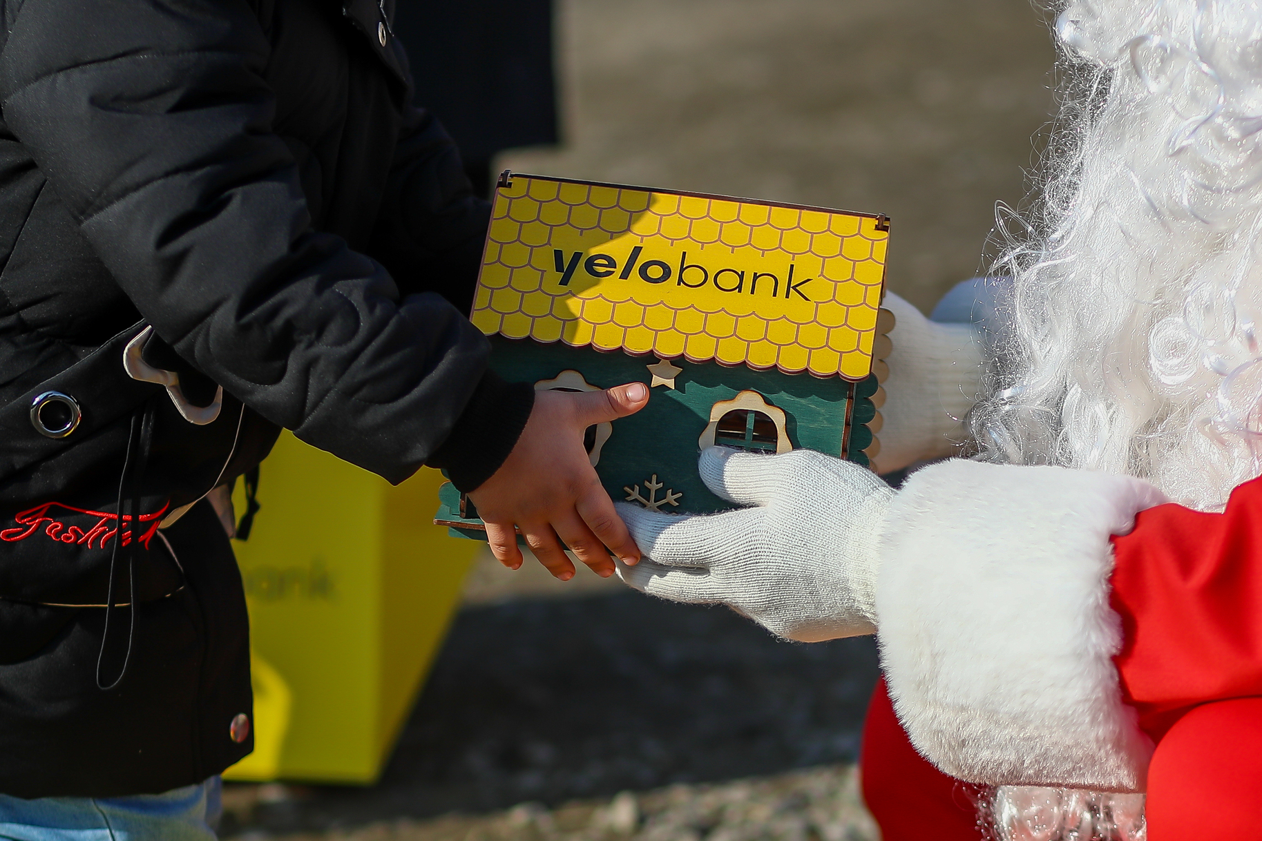 Yelo Bank-dan ucqar kəndlərdə yaşayan uşaqlara Yeni İl sürprizi (R)