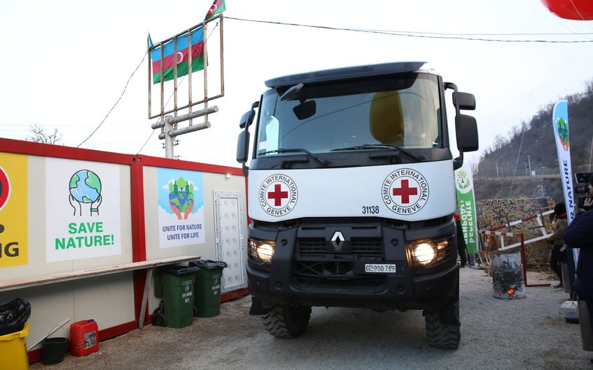 Xankəndi-Laçın yolu: Sülhməramlıların tibb xidməti və hərbi polis avtomobilləri maneəsiz hərəkət etdi (YENİLƏNİB)