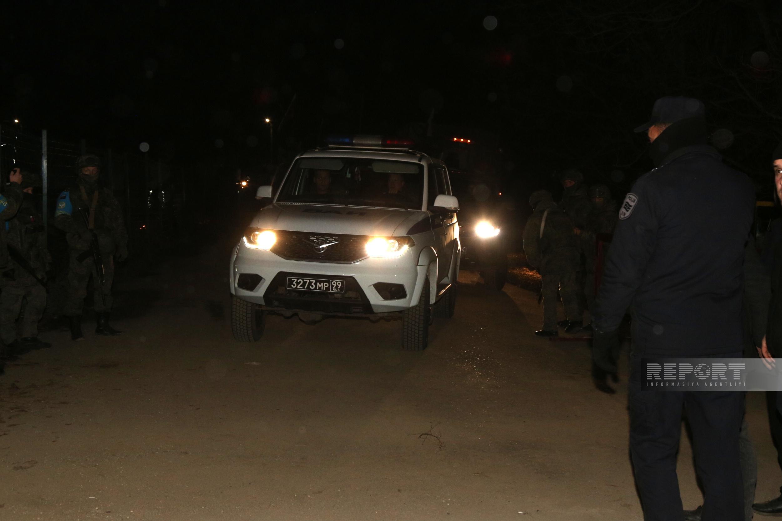 Xankəndi yolunda sülhməramlılara məxsus avtomobillərin hərəkətinə şərait yaradıldı  (FOTO)