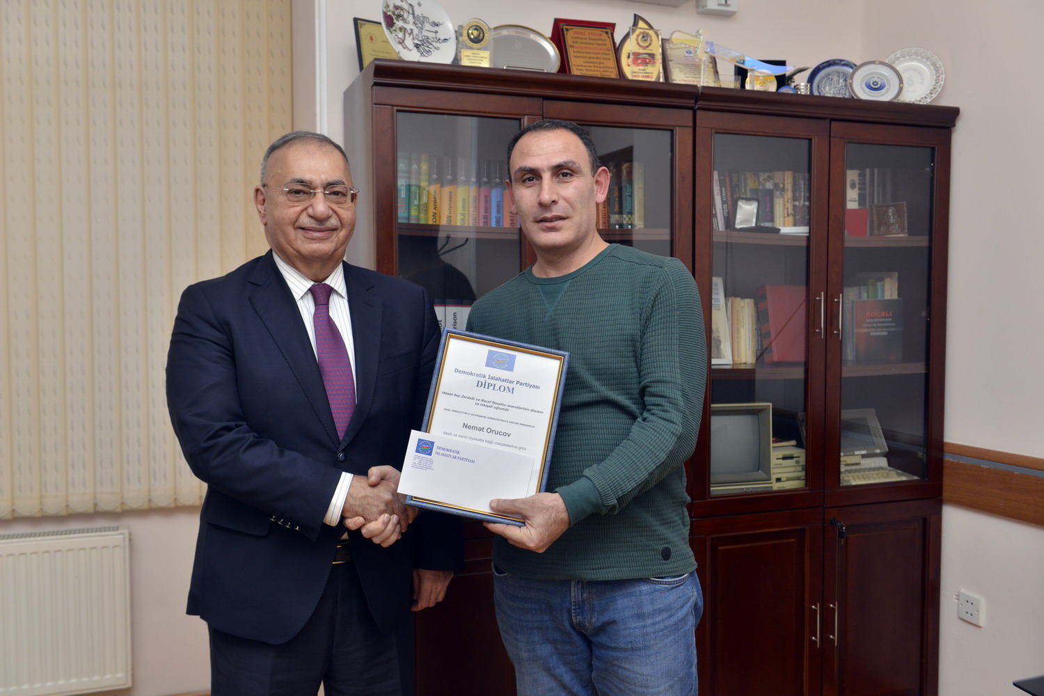 DİP jurnalistlərə mükafat təqdim etdi (FOTO)