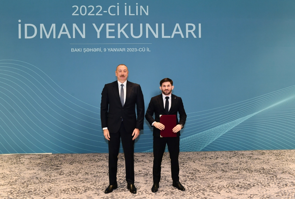Prezident bir qrup idmançıya mənzil verdi (SİYAHI/FOTOLAR)