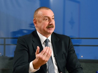İlham Əliyev Çin televiziyasına müsahibə verdi (FOTO)