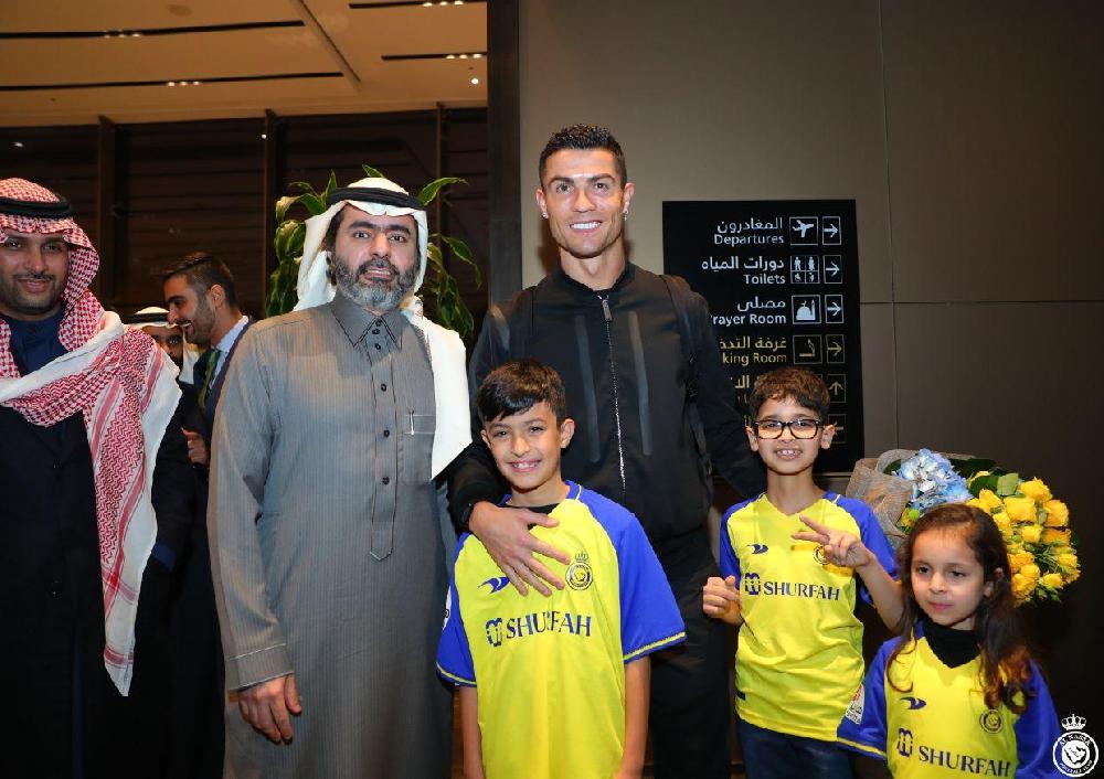 Ronaldo və sevgilisi Səudiyyə Ərəbistanında belə qarşılandı (FOTOLAR)