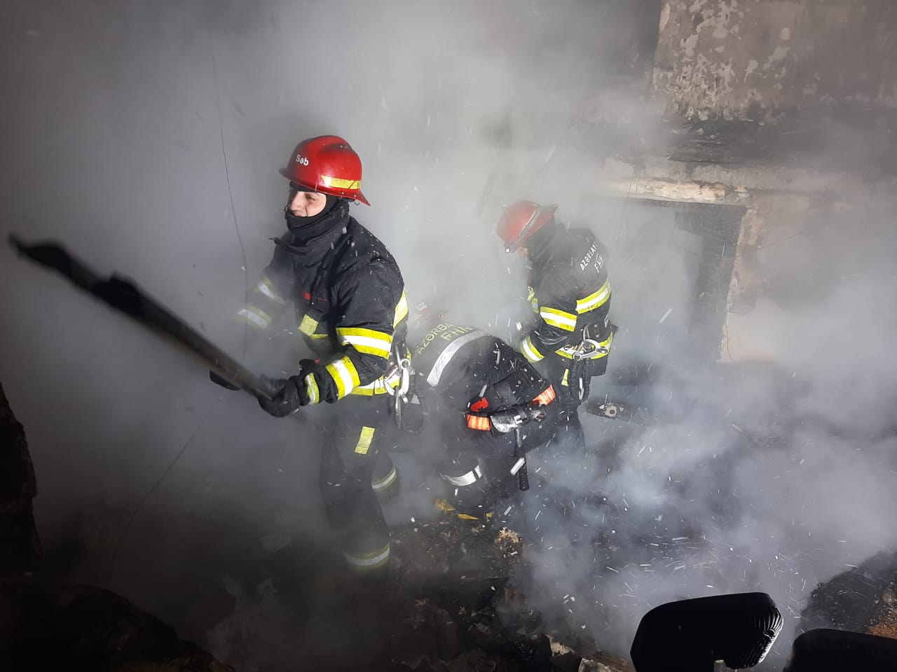 Bakıda evdə partlayış - Yaralılar var (FOTO/VİDEO)