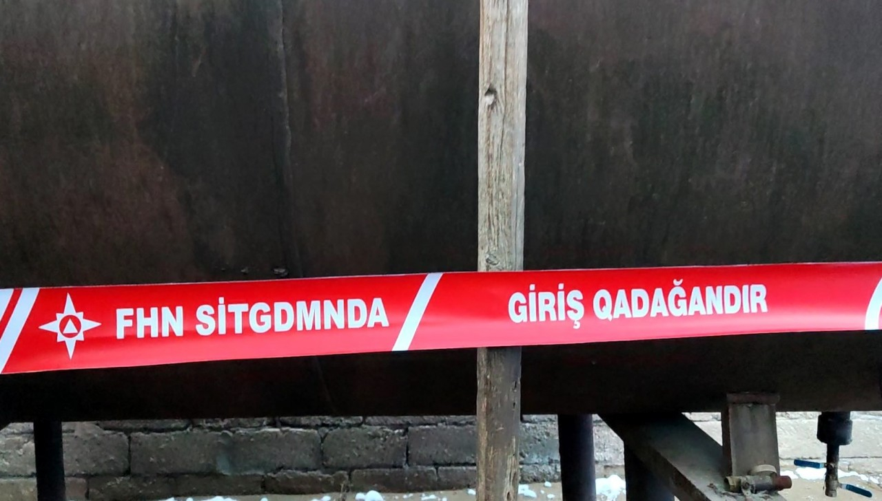 Həyətində qanunsuz neft məhsulları satan şəxs saxlanıldı (FOTO/VİDEO)