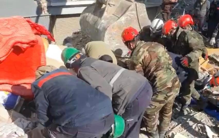 Xilasedicilərimiz dağıntılar altından daha 3 nəfərin meyitini çıxarıb (FOTO/VİDEO)