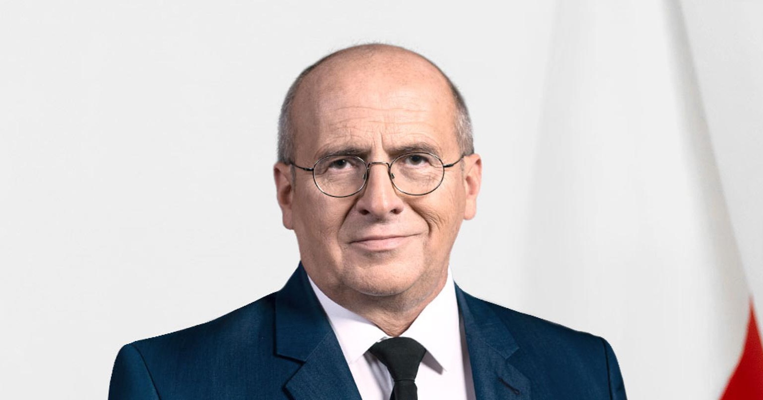 Polşa XİN Moskva institutunun bütün məzunlarını işdən çıxardı