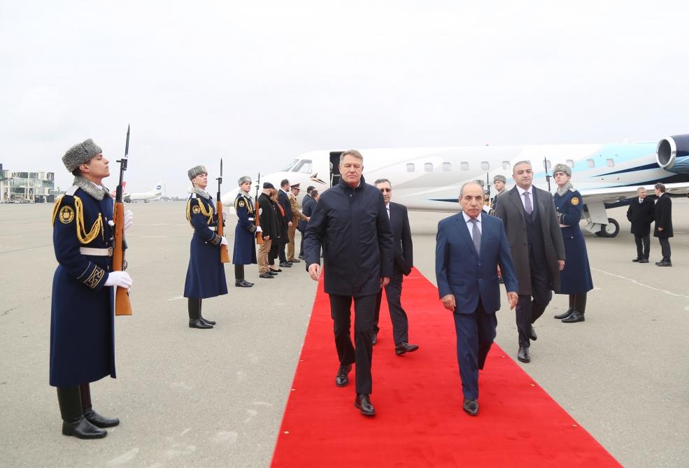Rumıniya Prezidenti Azərbaycana gəldi