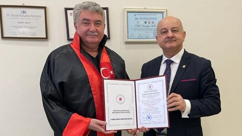 Azərbaycanın tanınmış şair-bəstəkarı Türkiyədə Fəxri professor adına layiq görüldü (FOTO)