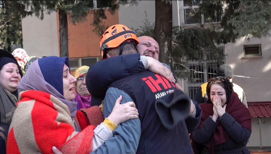 İHH Humanitar Yardım Fondu 5 min 852 nəfərlik heyəti ilə zəlzələ bölgəsində (FOTO/VİDEO)
