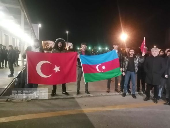 Türkiyədə zəlzələdə həlak olan azərbaycanlı tələbələrin cənazələri Bakıya gətirildi (FOTO/VİDEO)