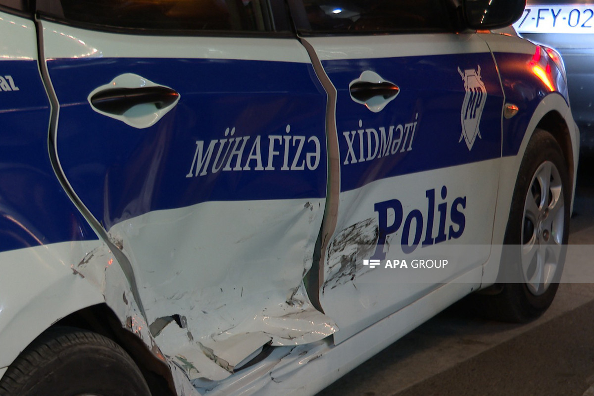 Bakıda polis maşını minik avtomobili ilə toqquşdu (FOTO)