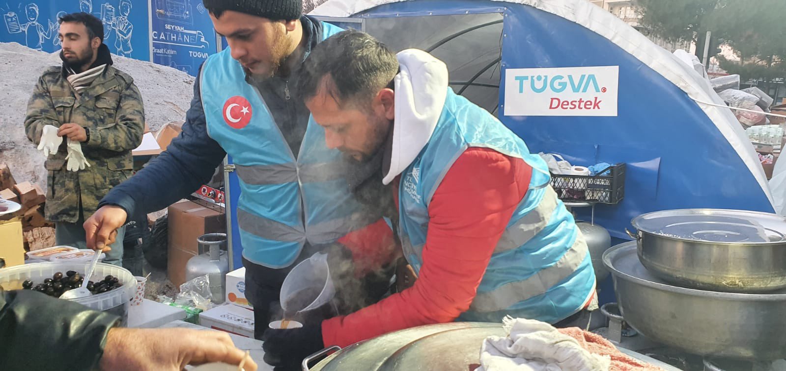 Türkiyə Gənclik Fondu 81 şəhərdə toplanan yardımları bölgəyə çatdırır (FOTO/VİDEO)
