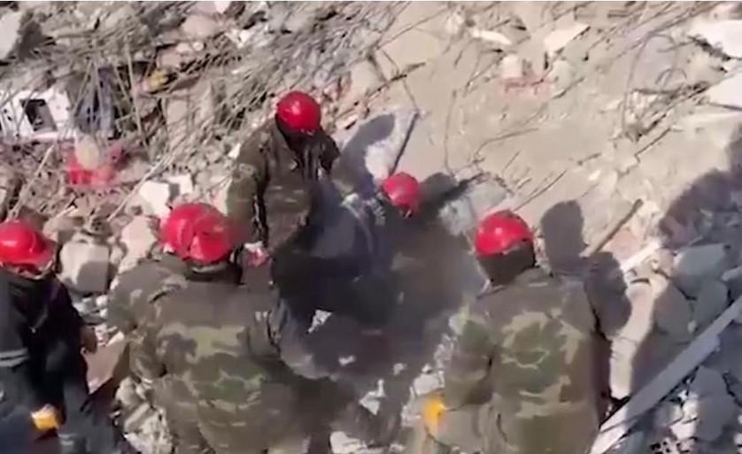 Azərbaycan xilasediciləri dağıntılar altından 51 nəfəri sağ, 613 nəfərin isə cəsədini çıxarıb (FOTO/VİDEO)