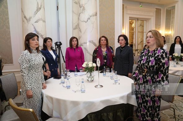 Prezidentin təltif etdiyi 21 qadına dövlət mükafatları təqdim edildi (FOTO)
