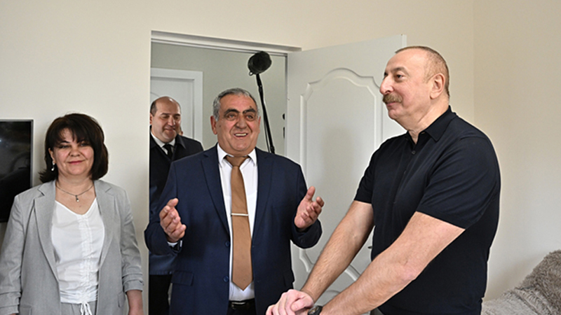 Prezidentlə kənd sakini arasında maraqlı dialoq: “İndi bizdən qorxurlar” (VİDEO) Prezidentlə kənd sakini arasında maraqlı dialoq: “İndi bizdən qorxurlar” (VİDEO)