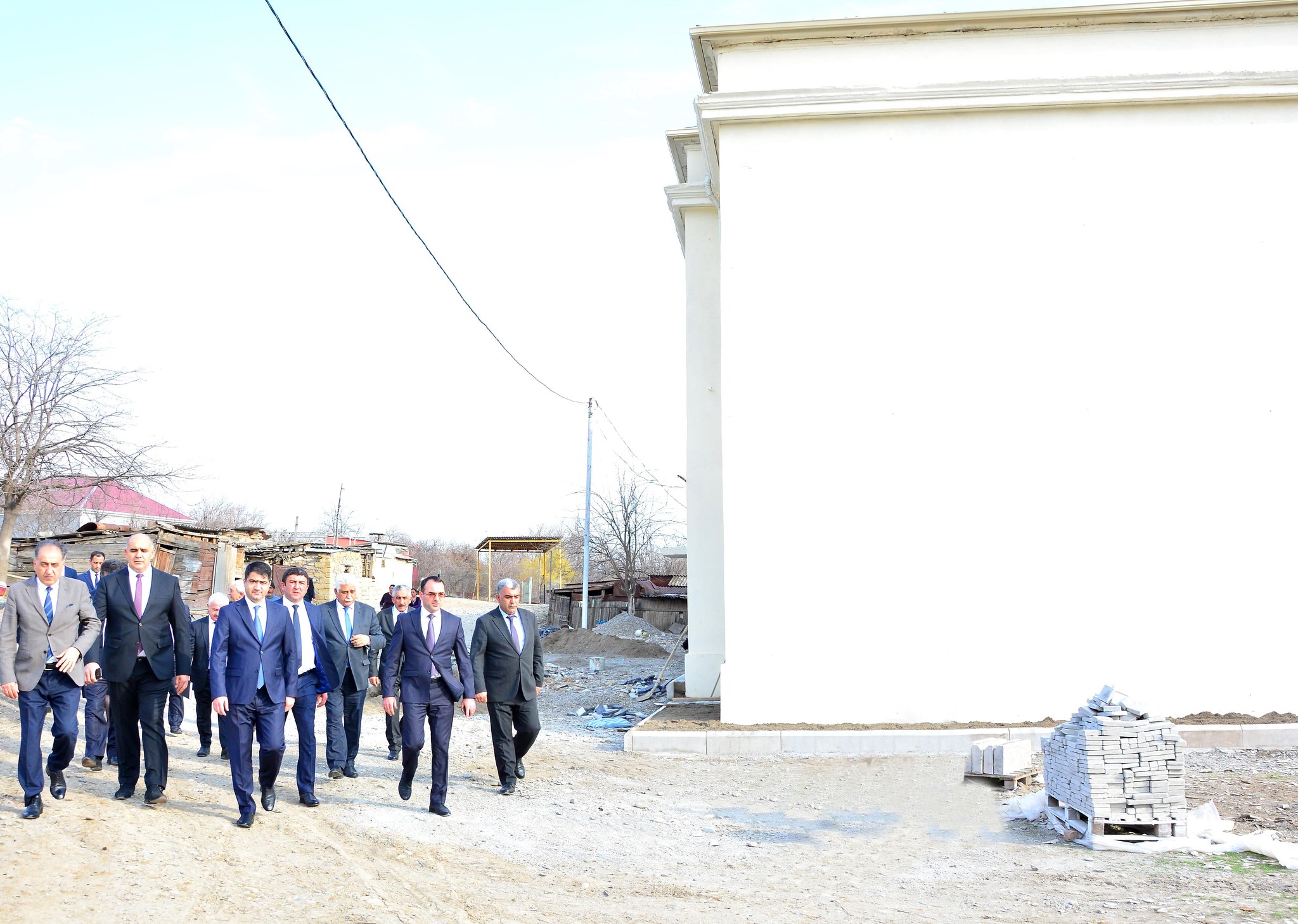 Ağstafanın Soyuqbulaq qəsəbəsində əsaslı təmir olunan binada işlər yekunlaşır (FOTOLAR)