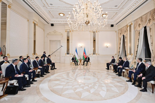 İlham Əliyev Özbəkistan Prezidenti Şavkat Mirziyoyev ilə görüşdü (FOTO)