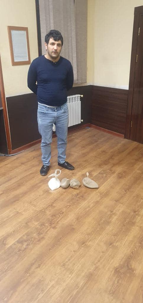 Özünü şübhəli aparan sürücü YPX postunda saxlanıldı, maşından 3,55 kq narkotik tapıldı (FOTO)