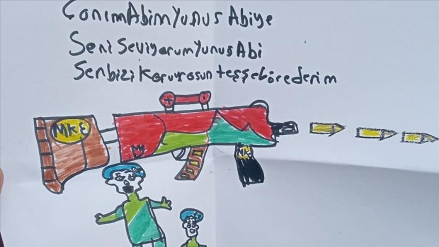 Mehmetçik məktəblərindəki uşaqlardan əsgərlərə duyğusal məktublar və şəkillər (FOTO)