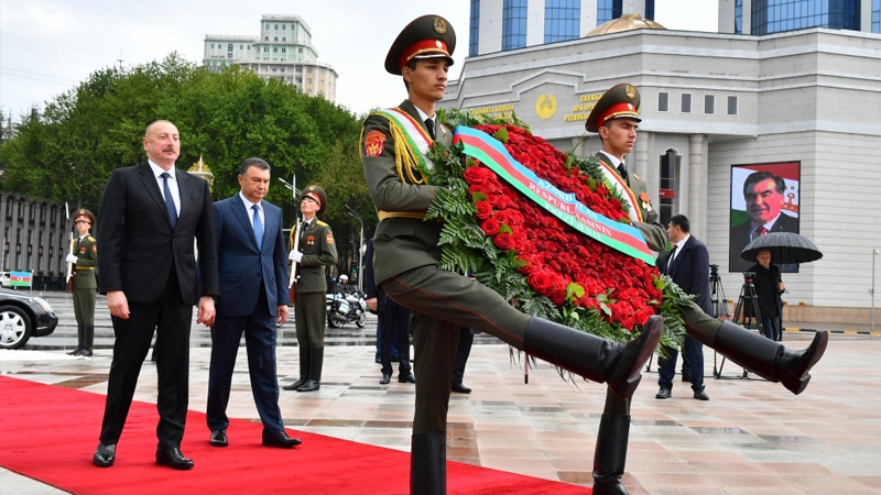 Azərbaycan və Tacikistan prezidentlərinin geniş tərkibdə görüşü oldu (YENİLƏNİB/FOTO)