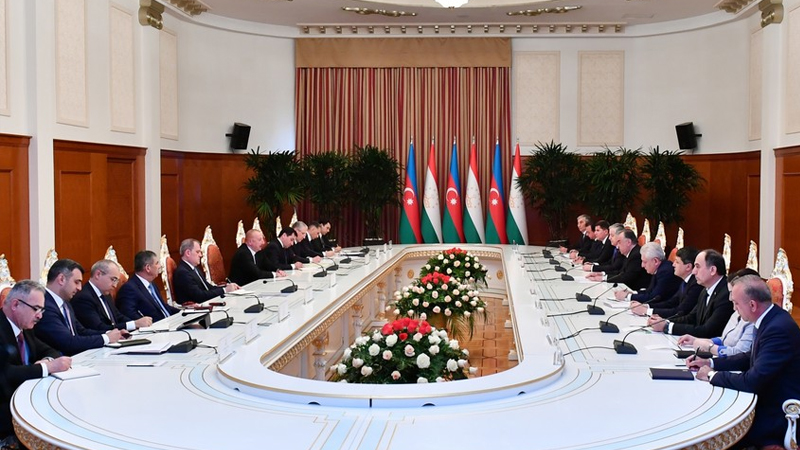 Azərbaycan və Tacikistan prezidentlərinin geniş tərkibdə görüşü oldu (YENİLƏNİB/FOTO)