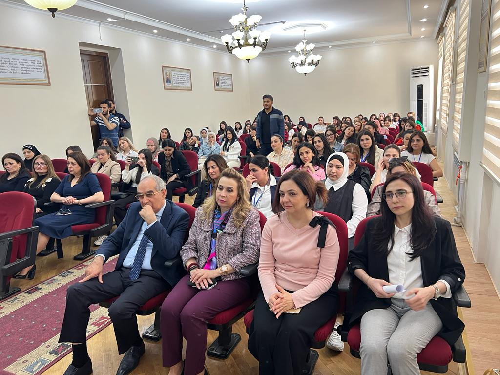 Ailə dəyərləri: Azərbaycan milli modeli Dövlət Pedaqoji Kollecində müzakirə olundu (FOTO)