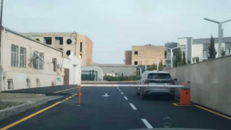 Bakı kəndində villa sahiblərinin quraşdırdığı qanunsuz şlaqbaum söküldü (FOTO/VİDEO/YENİLƏNİB)