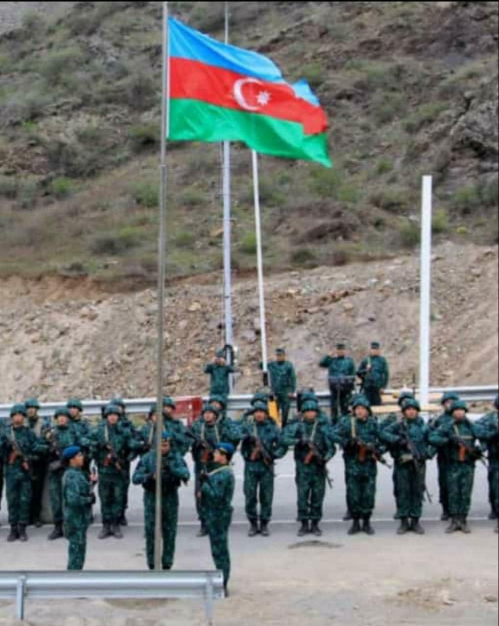 Yeni sərhəd-buraxılış məntəqəsində bayrağımız ucaldıldı (FOTO)