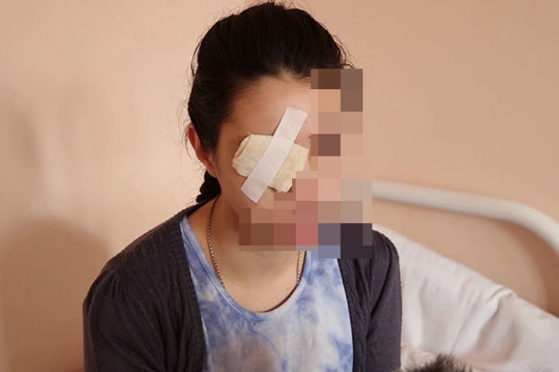 Evə taksi ilə gəldiyi üçün döyülən qadın: “Uşaqlar hər şeyi gördü”