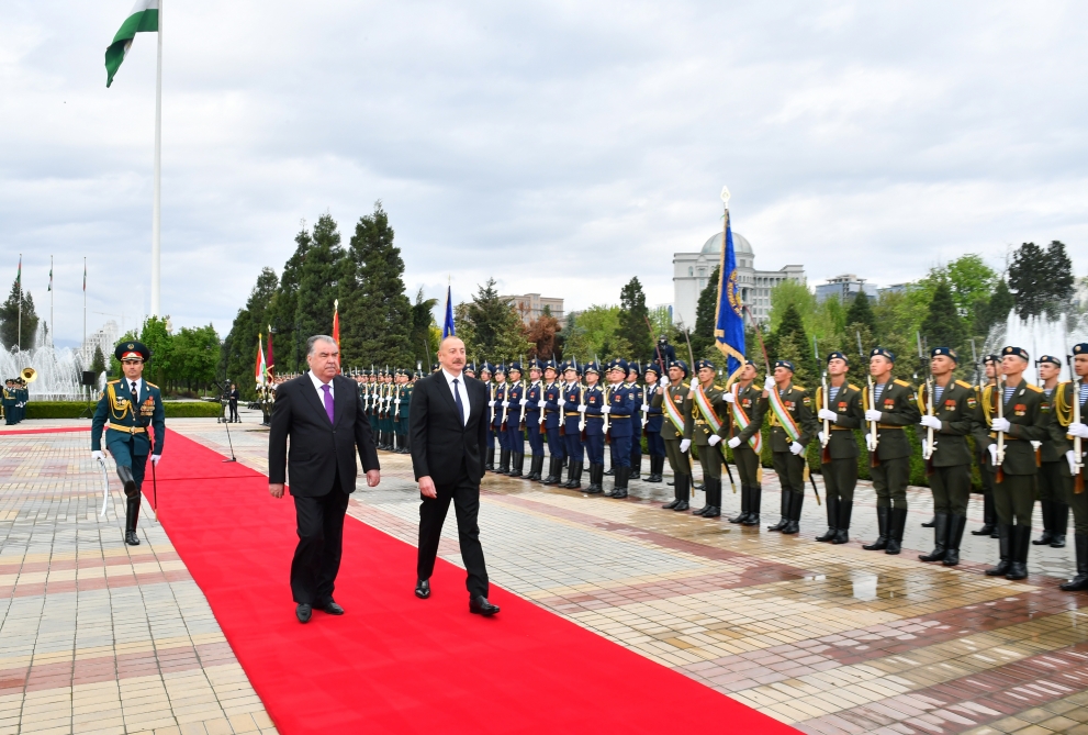 Azərbaycan və Tacikistan prezidentlərinin geniş tərkibdə görüşü oldu (YENİLƏNİB/FOTO)