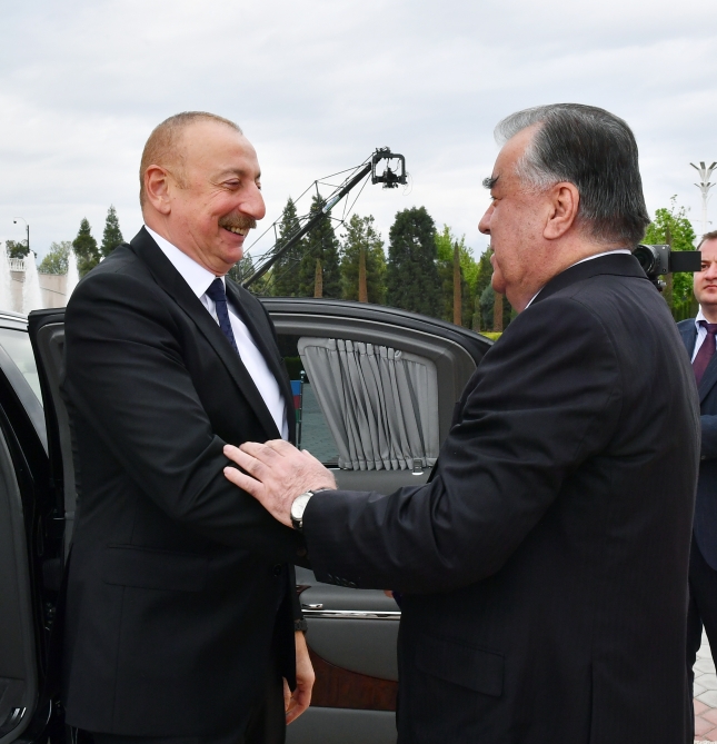 Azərbaycan və Tacikistan prezidentlərinin geniş tərkibdə görüşü oldu (YENİLƏNİB/FOTO)