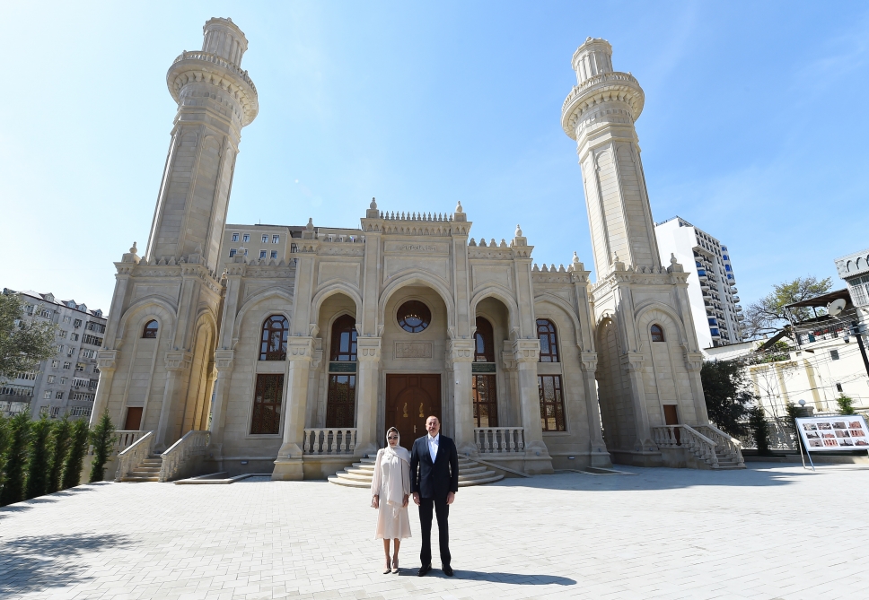 Prezident və birinci xanım “Cümə” məscidinin açılışında iştirak etdi (YENİLƏNİB/FOTO)