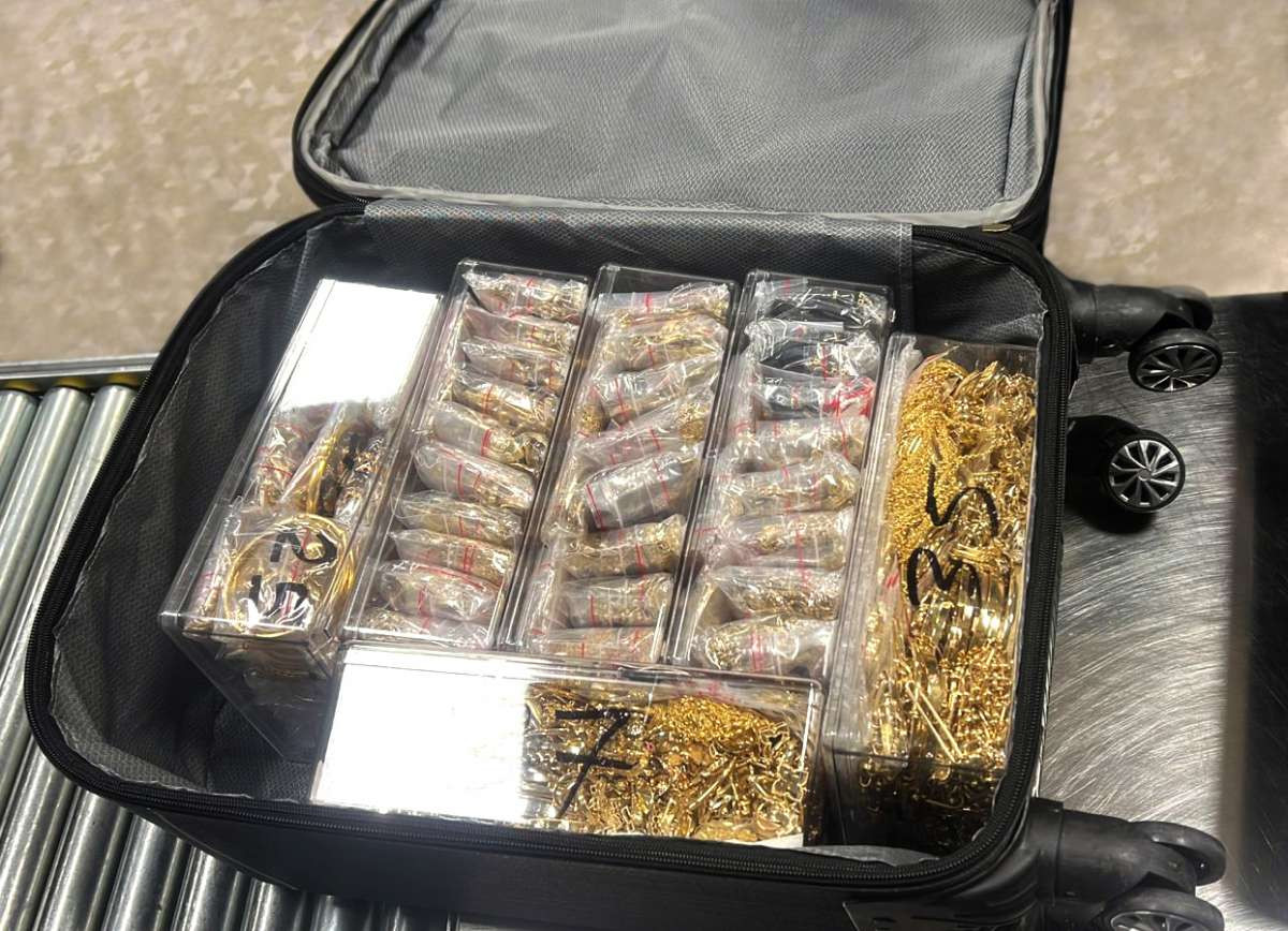 Bakı aeroportunda əməliyyat: 17 kilo qızıl saxlanıldı (FOTO)