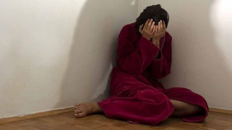 Arvadını fındıq sahəsində taxta parçası ilə döydü, məhkəmə isə...