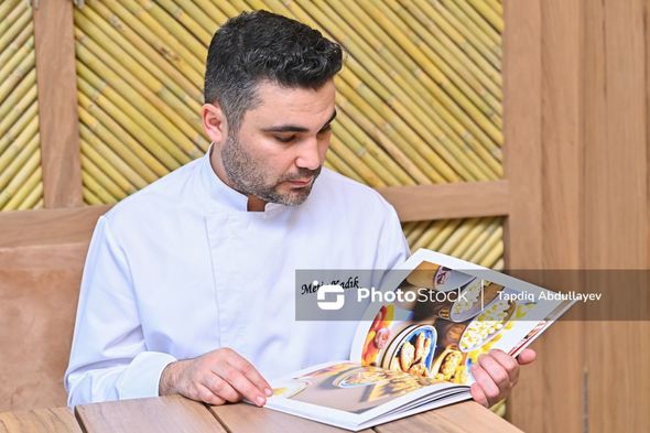 Baş aşpaz Metin Kadıkla müsahibə: “Veqanlar üçün braunilər və avokado tartaletləri” (FOTO)