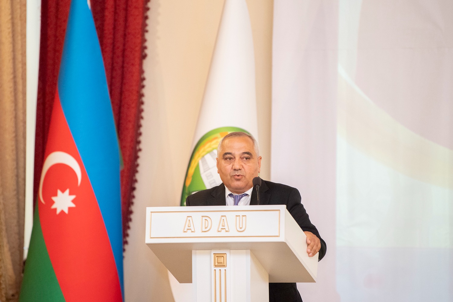 “Qeyri-neft sektoru və qlobal ərzaq təhlükəsizliyi problemləri” mövzusunda elmi-praktik konfrans keçirildi (FOTO)