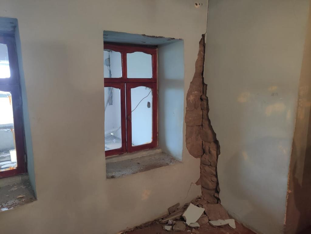 Siyəzəndə torpaq sürüşməsi: 2 ev qəzalı vəziyyətə düşdü (FOTO/VİDEO)