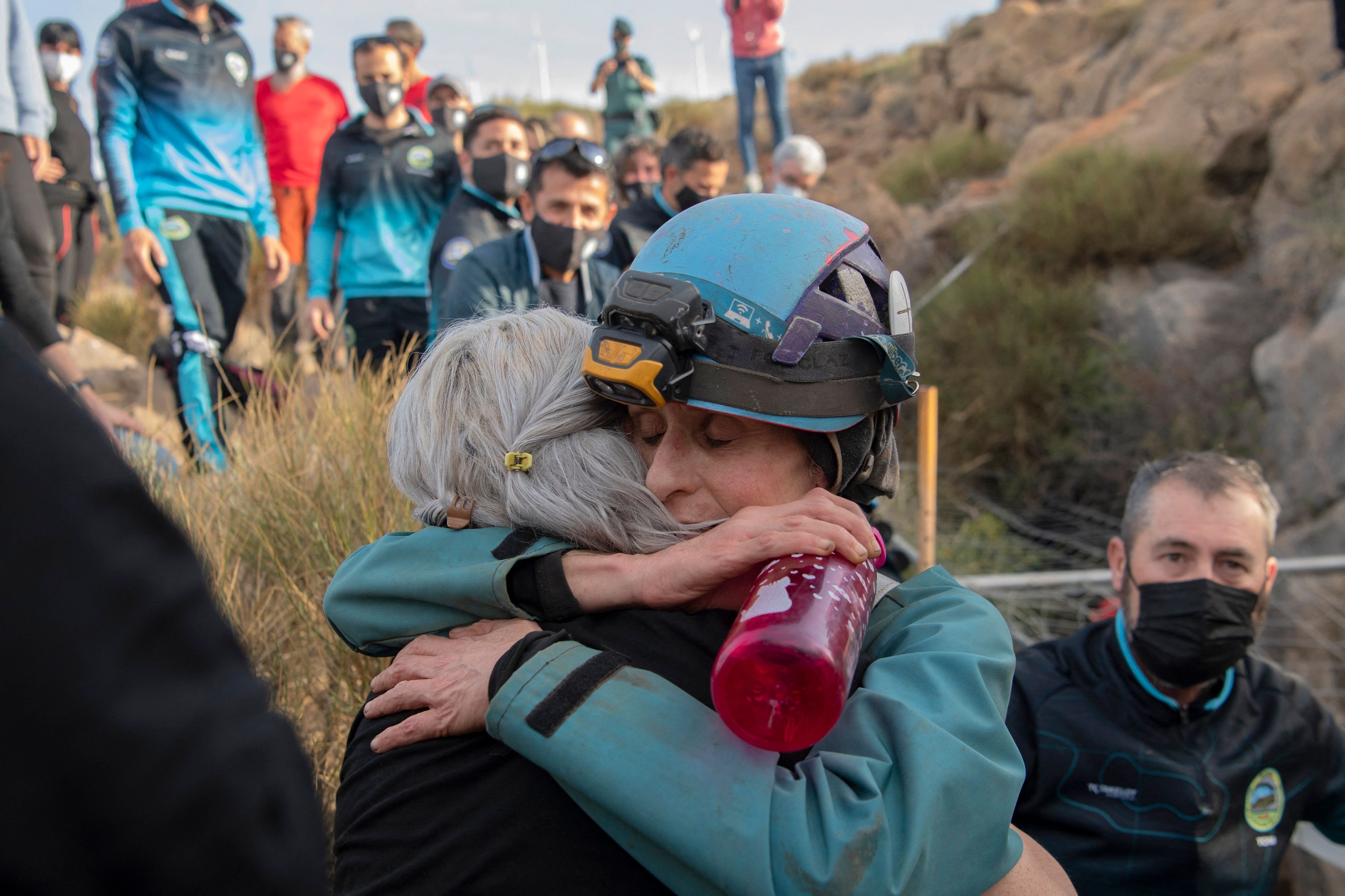 İspan alpinist 500 gün yaşadığı mağaradan çıxarıldı (FOTOLAR)