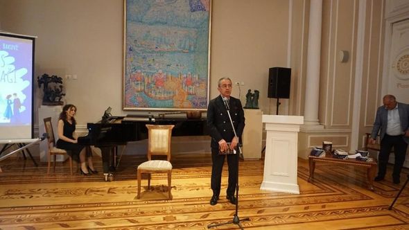 Adəm İsmayıl Bakuvinin “Paris üçbucağı” romanının təqdimatı keçirildi (FOTO)