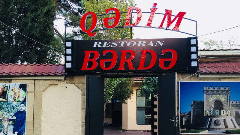 “Qədim Bərdə”də 30 manat üstündə dava: Dostunun barmaqların dişlədi...