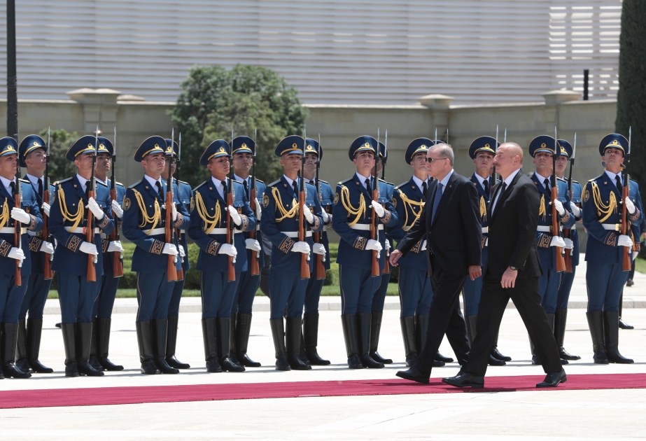 İlham Əliyevin Ərdoğanla geniş tərkibdə görüşü keçirilib (YENİLƏNİB/FOTO)