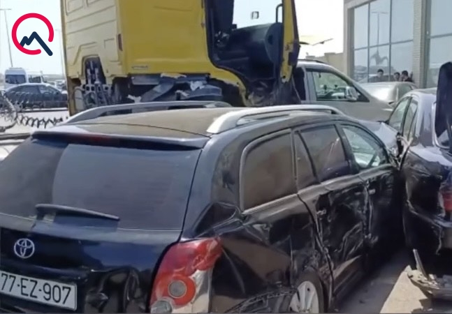 Bakı-Qazax yolunda 13 avtomobil bir-birinə belə dəydi (FOTO/VİDEO)