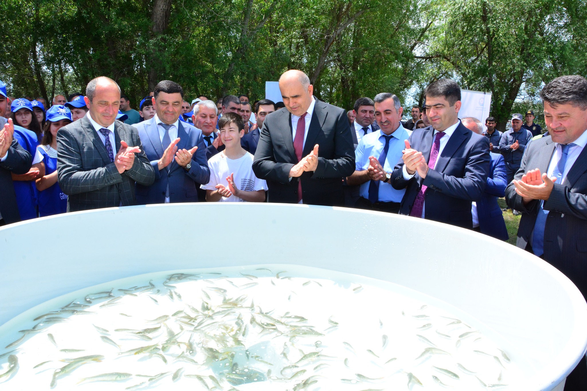 Ağstafada Kür çayına balıq körpələri buraxıldı (FOTOLAR)