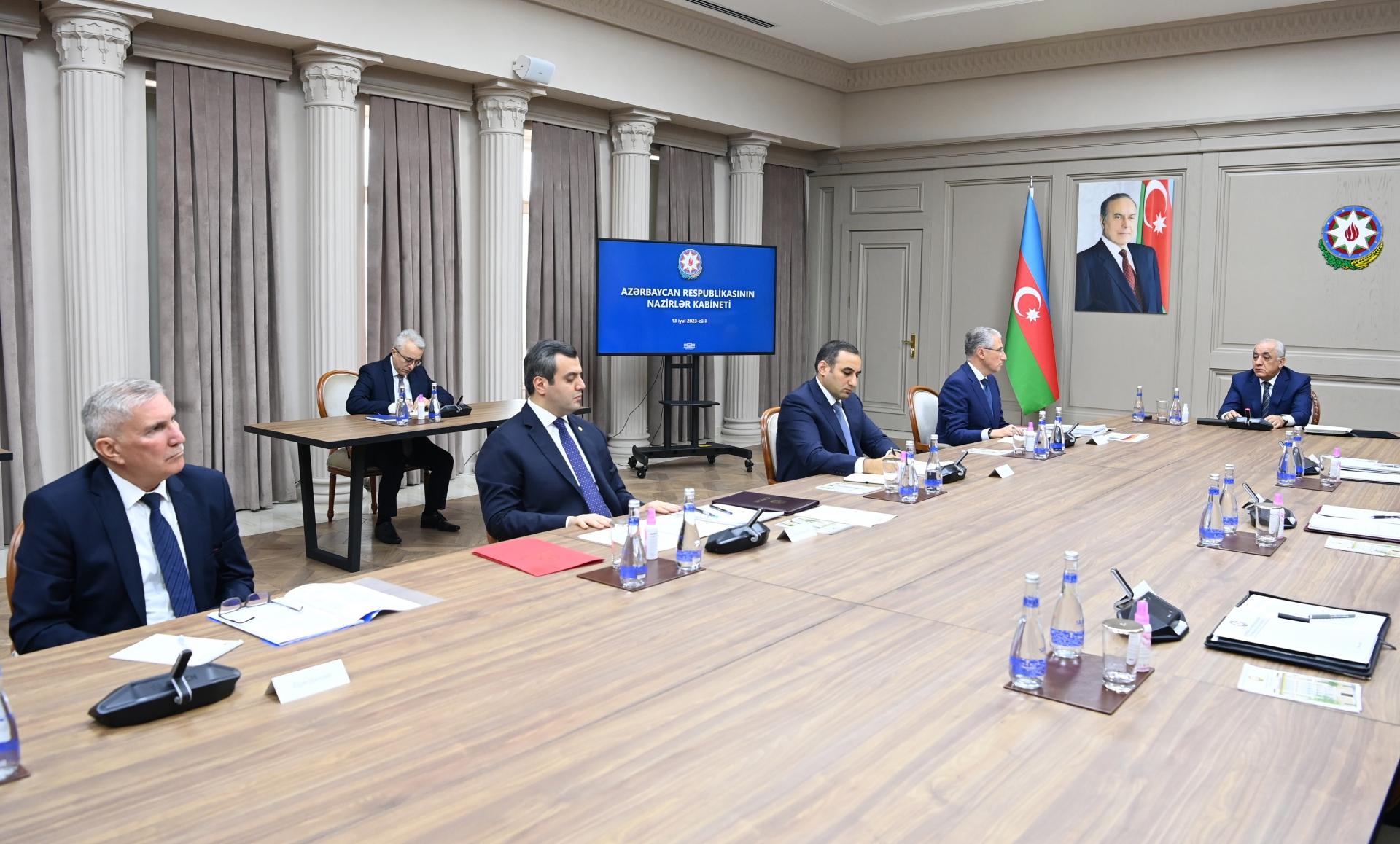 Baş nazir Söyüdlüdəki vəziyyətlə bağlı iclas keçirdi (FOTO)