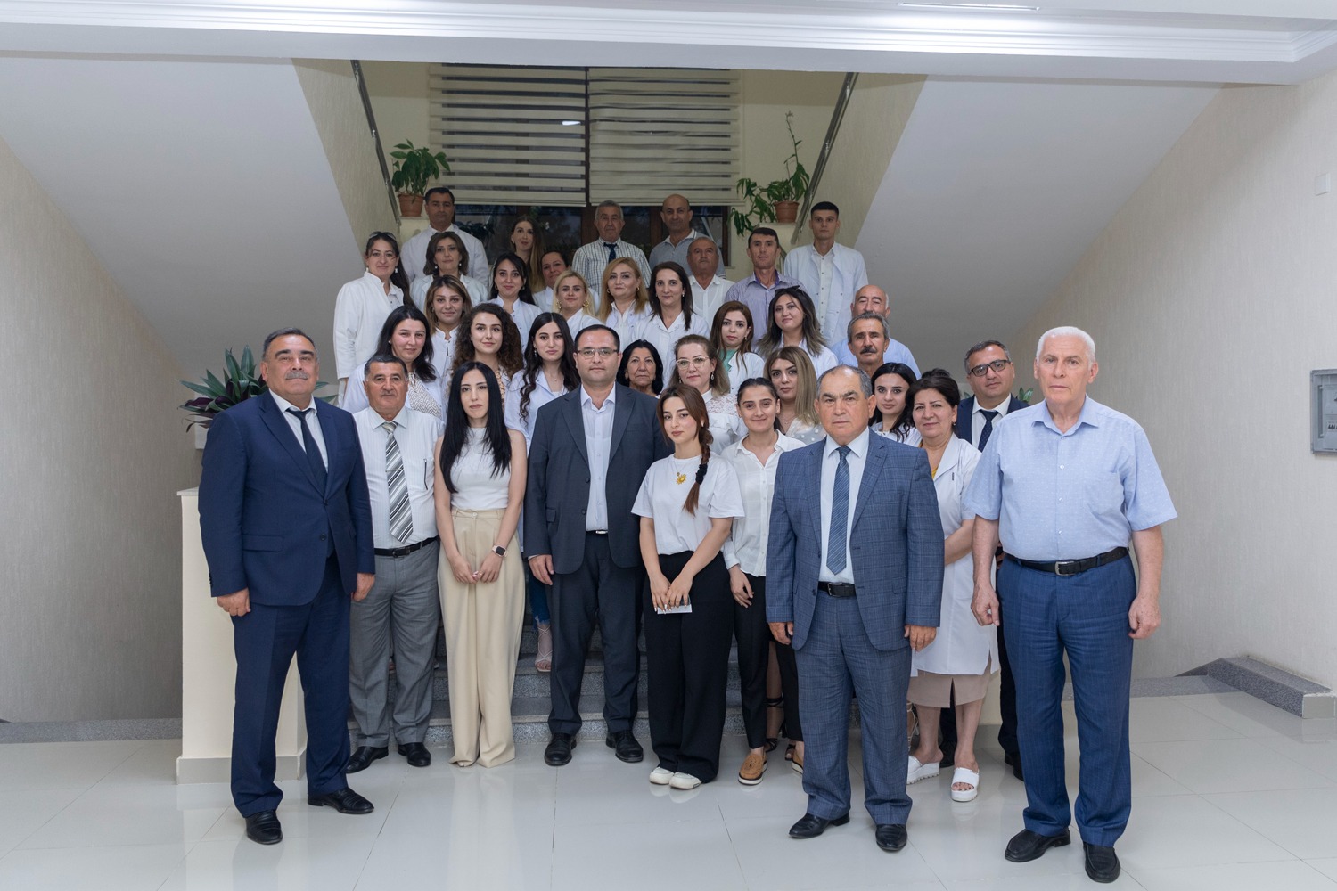Məcnun Məmmədov Gəncə və Göygöldə elmi-tədqiqat institutlarının fəaliyyəti ilə tanış oldu (FOTOLAR)